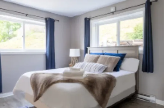 Stunning Mountain Views and Cozy Elegance - Charming Chalet Retreat