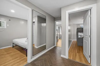Modern Comfort and Easy NYC Transit Access - Stylish Escape
