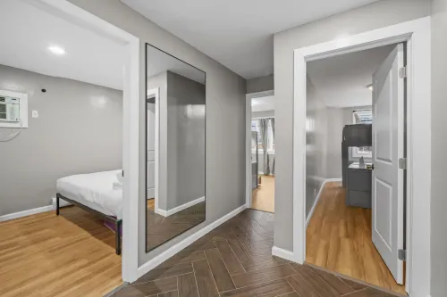 Modern Comfort and Easy NYC Transit Access - Stylish Escape Hotels in Bayonne