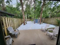 Pool, Private Yard, Grill, Massage Bed Within 2 Miles of USF, Moffit Center Hotel in zona Lettuce Lake Park