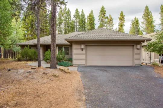Spacious Deck and Private Hot Tub - Charming Sunriver Escape