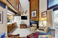 Serene ski-in/out condo with Shared Hot Tub - Access to Lifts Hotels in Copper Mountain