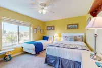 Walk to Sandfest, Shared Pools, Boardwalk to Beach Hotels near Fly It Port ' A