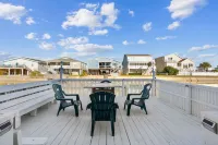 Private Hot Tub and Game Room Retreat - Stunning Waterfront Oasis