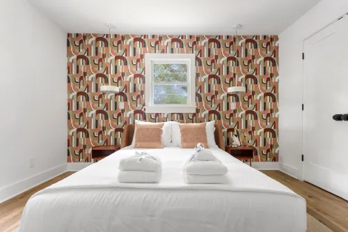 Modern Comforts and Lush Green Surroundings - Charming Retreat Hotels in North Charleston