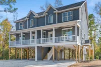 Shared Swimming Pool and Spacious Deck - Tranquil Coastal Retreat Springmaid Beach campground 주변 호텔