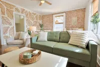 Airy Studio with Free Parking and Smart TV - Gorgeous Tranquil Haven