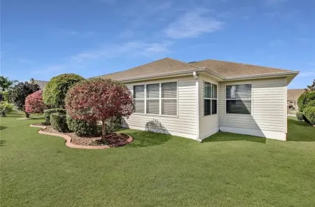 Spacious Living and Serene Lanai Escape - Charming Retreat