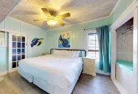 Charming Townhouse,  Shared pool, Great Location Hotels in Port Aransas