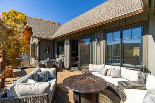 Expansive Views and Cozy Outdoor Firepit - Stunning Mountain Haven
