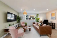 Free Parking and Workstation with Monitor - Stylish Oasis Hotel a Lombard