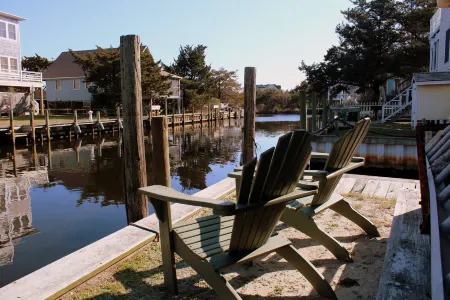 Waterside Decks and Boat Docking - Charming Couples Getaway