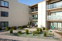 Ocean Views and Air Conditioning - Bright Coastal Sanctuary Отели в г. Солана Бич