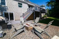 Pond Front Retreat with Game Room - Charming Escape 차탐 호텔