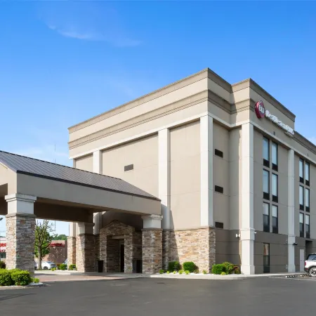 Best Western Plus Belle Meade Inn  Suites Отели рядом с достопримечательностью «The Parthenon»