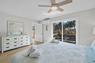 Chic Coastal Haven - Minutes to the Beach, July Savings