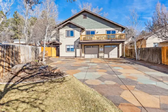 Private Backyard and Balcony Oasis - Charming Cozy Retreat