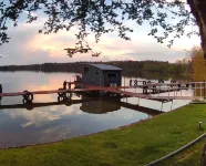 Stunning Lake Views and Cozy Waterfront Living - Charming Oasis Các khách sạn ở Fife Lake
