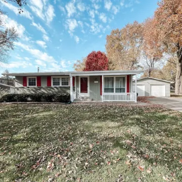 4Br Downtown Fishers Oasis - Close to Everything. Pet Friendly!