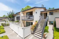 Golf Course View and Smart TV - Elegant Condo Retreat Hotels in Napa County