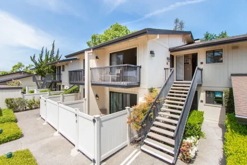Golf Course View and Modern Amenities - Charming Napa Retreat Hotel a Napa County