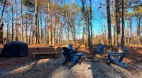 Secluded Oasis with Fire Pit and BBQ Grill - Charming Cozy Retreat Hotels in DeKalb County