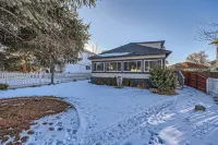 "Discover Tranquil Elegance: Your Charming Retreat in the Heart of Castle Rock"
