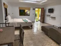 Phratamnak Inn - 100 Meter from Beach Hotel in zona One Tower Pratamnak