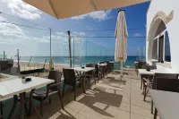 Golden Beach Guest House & Rooftop Bar