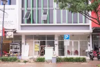 RedDoorz @ Garden Boulevard Citra Raya Tangerang Hôtels à : Cikupa