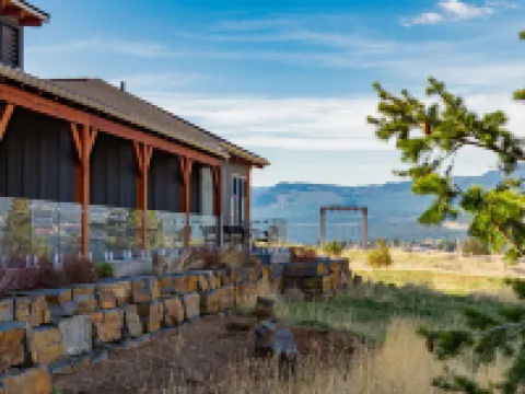 ヘッドウォーターズ ロッジ アット イーグル ランチ リゾート インヴァーミアのホテル