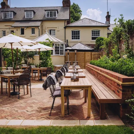 The Drummond at Albury Отели рядом с достопримечательностью «Университет Суррей»