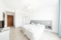 Hostal Cala Llombards