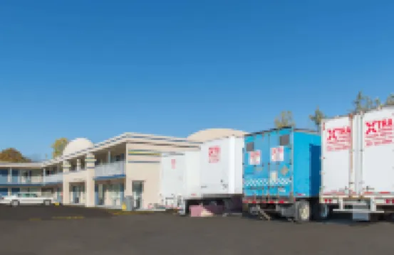 Days Inn & Suites by Wyndham Dayton North Hotels in Butler Township