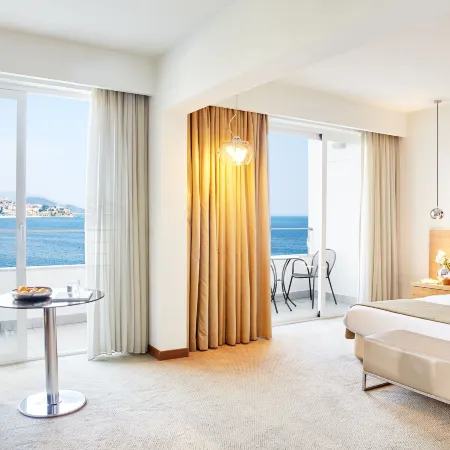 Lucy Hotel