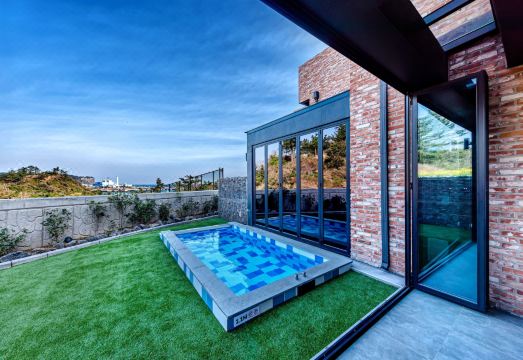 2. 오션브릭 풀빌라..