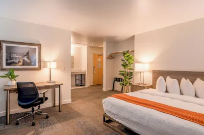 Inn at Moss Landing Point Hotel dekat Moss Landing State Beach