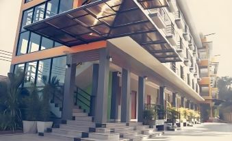 Waen Petch Place - Housity