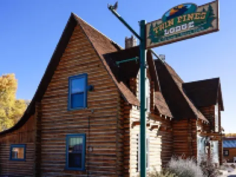 Twin Pines Lodge & Cabins Hotels in Fremont County