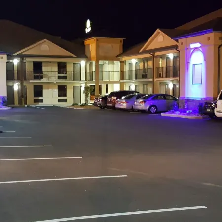 Baymont by Wyndham Clarksville