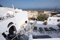 Caves 1880 Hotels in Finikia