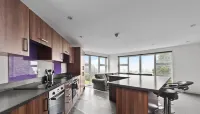 5 Bed Apartment @ Derriford Stays by Pureserviced Hotels in Wotter