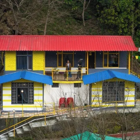 The Hosteller Mussoorie by the Streamside, Kempty