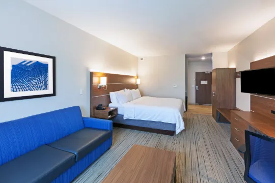 Holiday Inn Express & Suites Lenexa - Overland Park Area