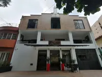 金塔路飯店 Lili Pink CR - Multiplaza Curridabat附近的飯店