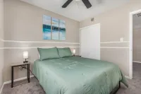 Pet Friendly Townhome with New Furnishings and Private enclosed Patio. Hotels near Tillys