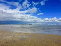 Arden Villa, Sleeps 8, Moments from the Golden Sandy Beach of Ryde