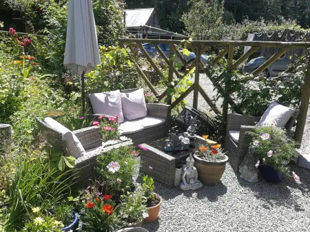 Yr  Hen Farcdy Bed & Breakfast Отели в г. Тросфинидд