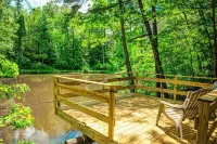 Private 3.5 acre Waterfront Cabin with Hot Tub, WiFi, Minutes from Nashville