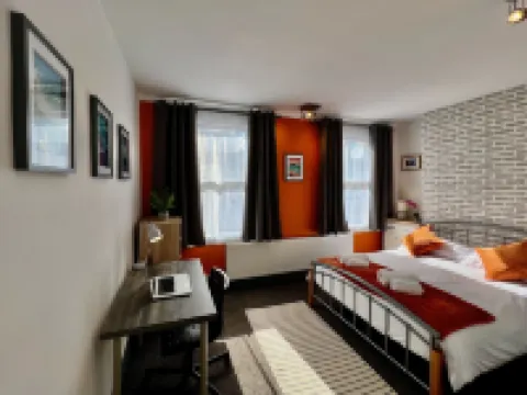 Clarence House 3 Bedrooms 8Min to Station E17 North East London